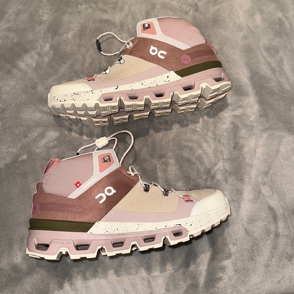 On Cloudtrax hiking shoes - Picture 2 of 11